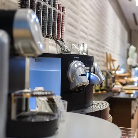 Azz Valencia Congress & 4*